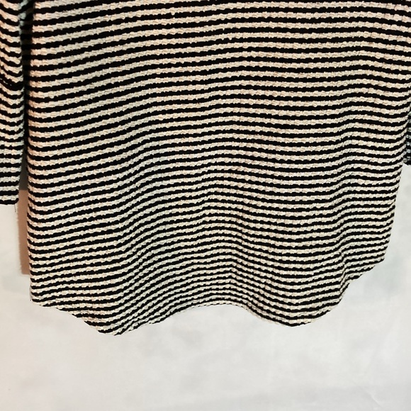 GREEN ENVELOPE black white stripe flare sleeve top M - Picture 5 of 10